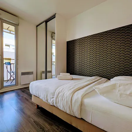 Chic And Comfortable With Parking And Terrace Apartmán *