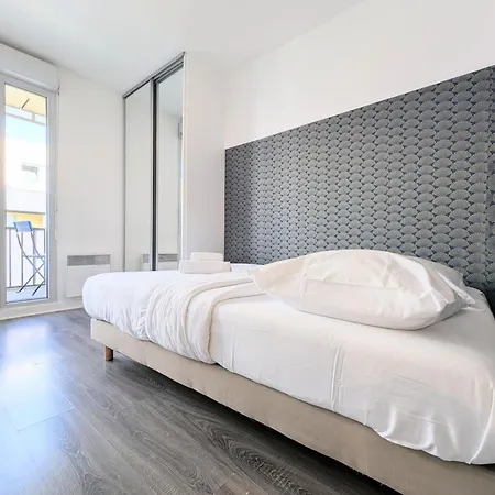 Chic And Comfortable With Parking And Terrace *