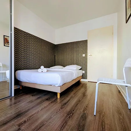 Chic And Comfortable With Parking And Terrace Apartmán *