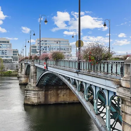 Chic And Comfortable With Parking And Terrace Asnières